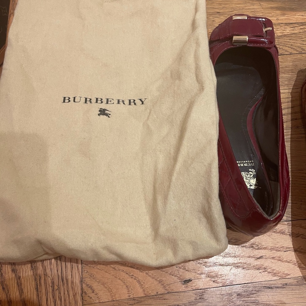 Burberry flat shoes